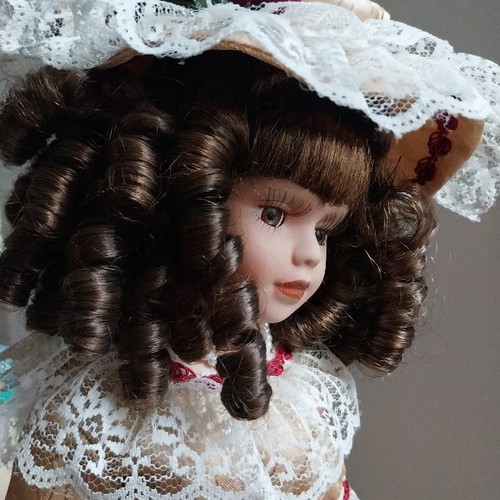Victorian Porcelain Doll Collector's Edition like new