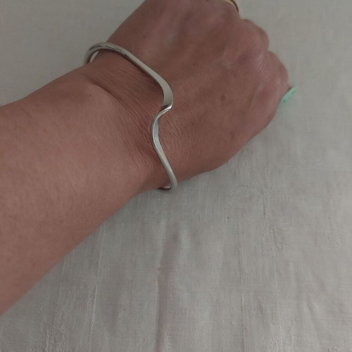 Bracelet made of stainless steel, like new, silver color