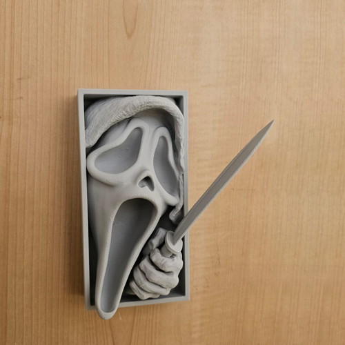 Scream wall mount like new