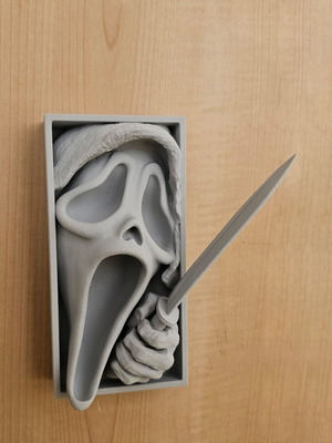 Scream wall mount like new