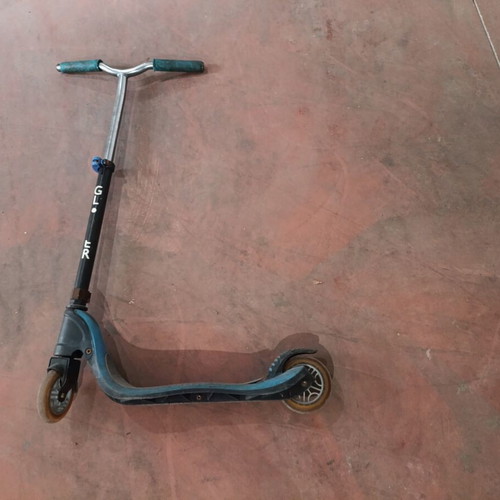Globber Flow 125 kids scooter used, blue-black