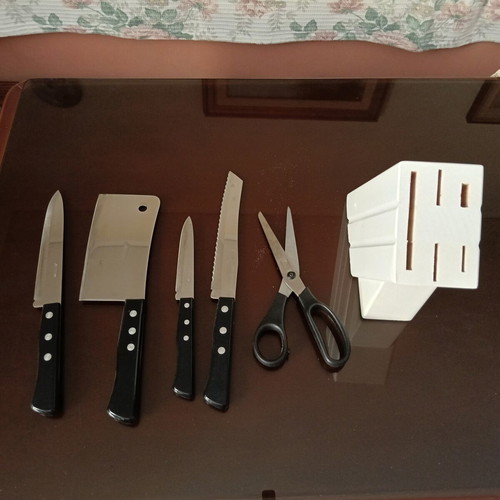 Knife set with scissors and block