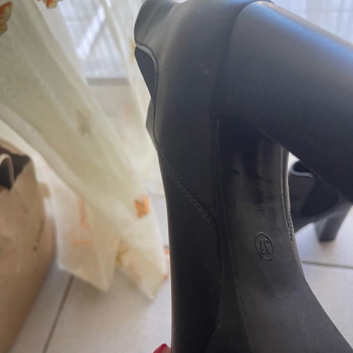 High-heeled ankle boots like new, size 37, black