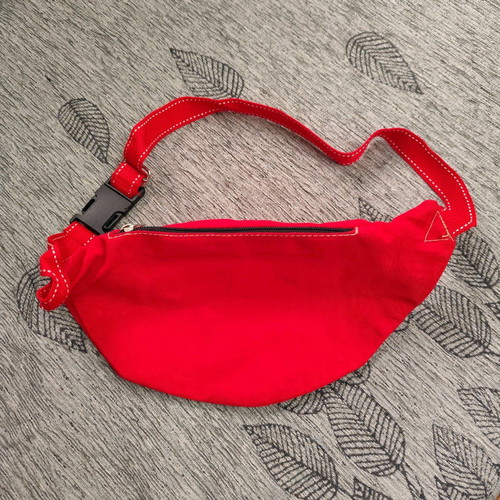 Red waist bag like new with 3 compartments