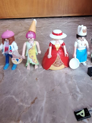 Playmobil girls set with accessories, 7 figures