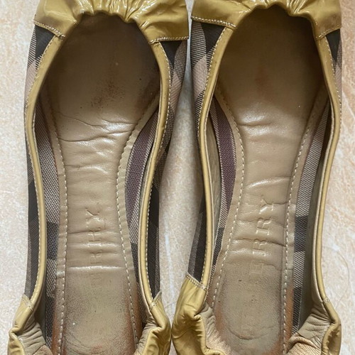 Burberry ballet flats used size 38 beige with fabric case