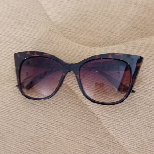 Sunglasses like new with case and cleaning cloth, black and orange