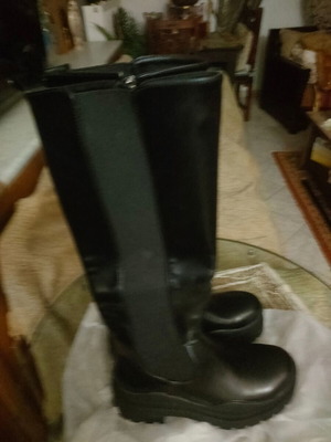 Boots new, black with side zipper and 4.5 cm heel