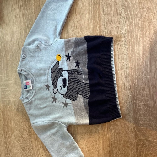 Sweater 9 months like new