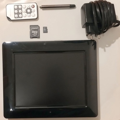 Intenso 8" Photobase digital photo frame used with remote and Micro SD card