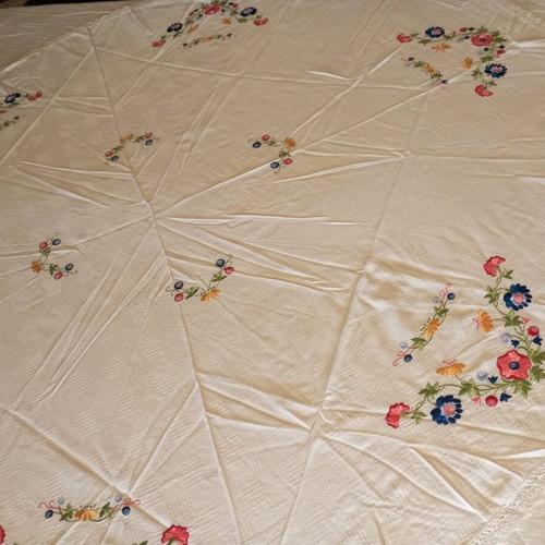 Handmade embroidered round tablecloth 160cm new