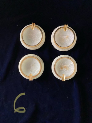 Alabaster ashtrays set of 4 like new, diameter 9.5cm