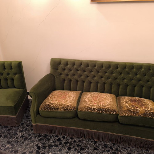 Living room set like new with four-seat sofa and four armchairs
