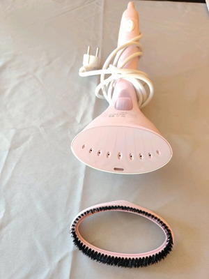 Handheld steamer like new for quick ironing and travel