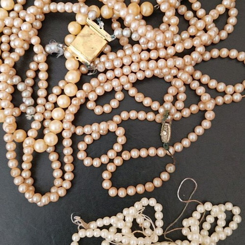 Pearl necklaces used vintage set of 2 with gold-plated clasp
