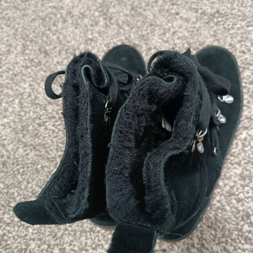 Zara hiking boots with fur like new, size 39, black