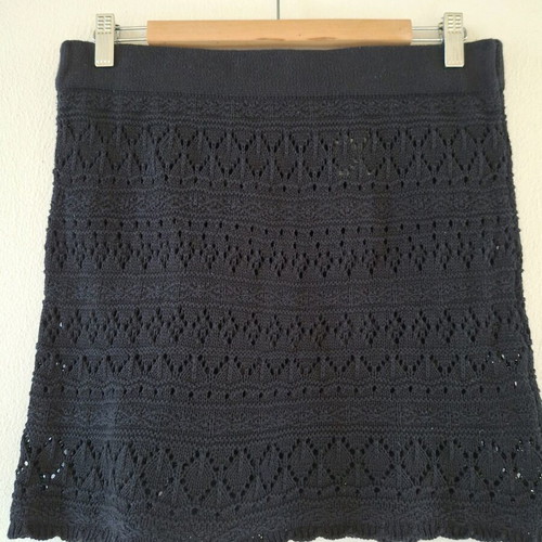 H&M knitted skirt size M like new, black