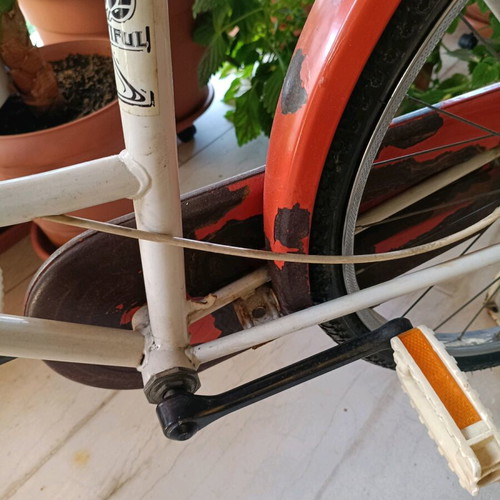 Vintage Beautiful bicycle used, women's city bike with dynamo and iron stand