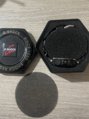 Casio G-Shock GA-100-1A1ER мъжки часовник като нов, черна каучукова каишка