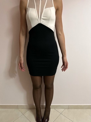 One size dress black and white like new with integrated cups