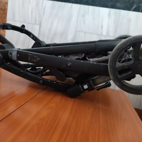 Baby stroller used, very light and foldable