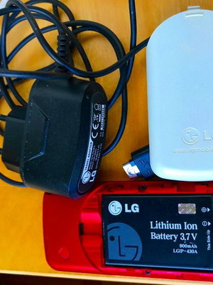 LG KP100 mobile phone used with original charger and battery