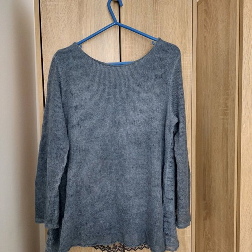 Italian blouse with lace and sequins like new