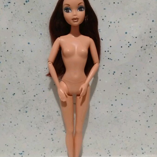 My Scene Chillin' Out Chelsea doll used with flaws