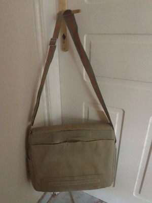 Laptop bag like new beige 35x40 with compartments and strap