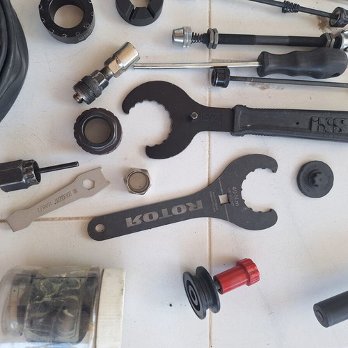 Bicycle tools set with IXS, Rotor, Campagnolo, Fulcrum parts