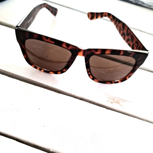 Eyewear Collection Tartaruga Sunglasses Brown with Red Case