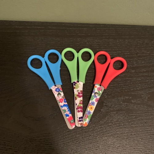 School scissors new, available in 3 colors