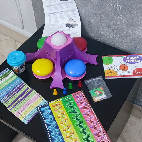Children Versus Parents Educational Board Game like new with 4 buzzers