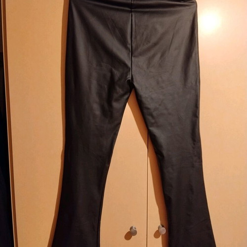 Celestino leather-look flare pants new, black size M