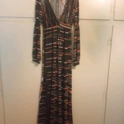 Super maxi spring/autumn dress with neckline S/M like new