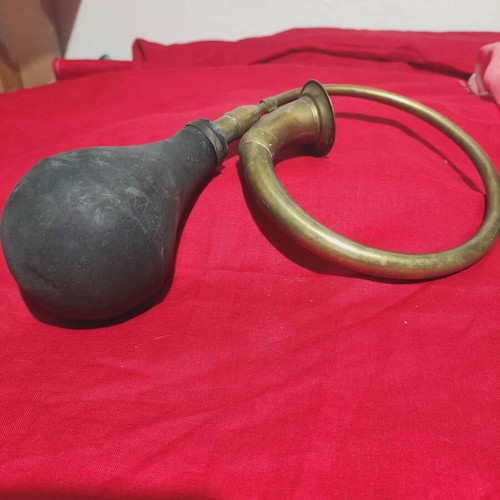 Old car horn used (1900-1920) brass with rubber bulb