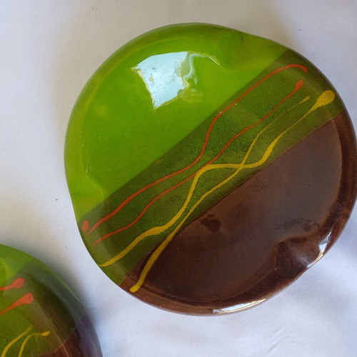 Set of 2 ceramic ashtrays like new, green and brown