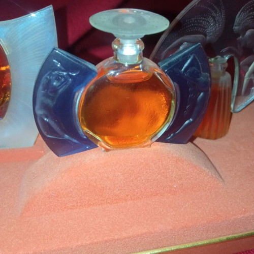 Lalique Les Flacons Miniature Perfume Set like new, 3 bottles