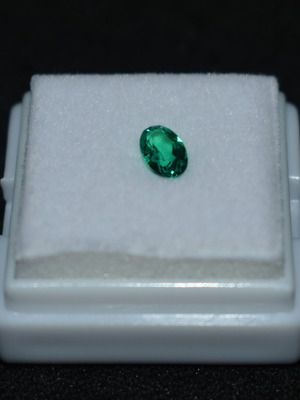 Lab Emerald 0.43 Carat with Certificate new