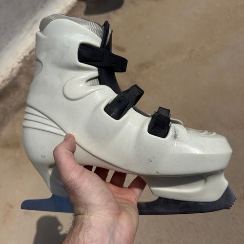 SMJ Sports ice skates 40No like new