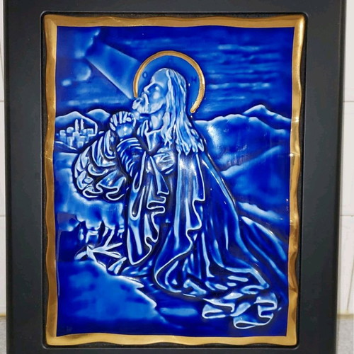 Porcelain and gold image used