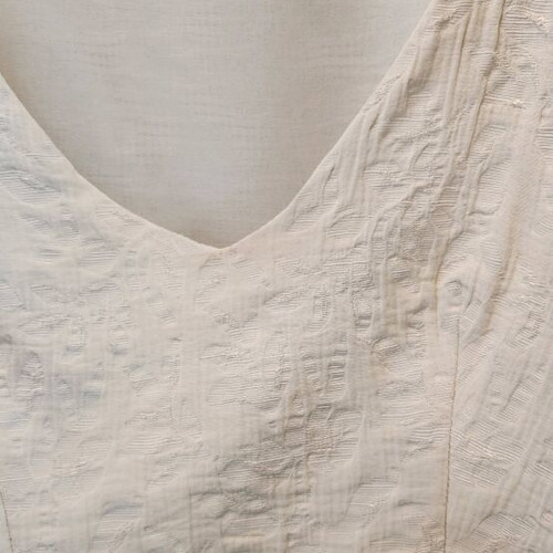 Zara cream blouse like new with floral patterns, fitted waist