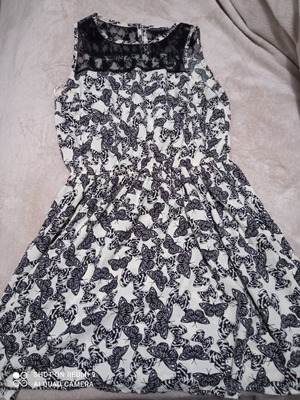 Αμάνικο φόρεμα με ασπρόμαυρο μοτίβο