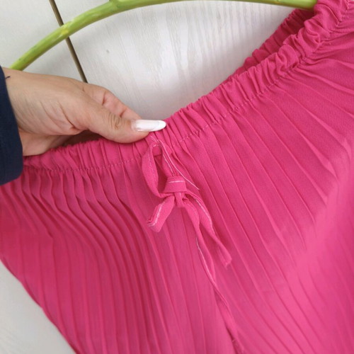 Pleated fuchsia pants like new, size L