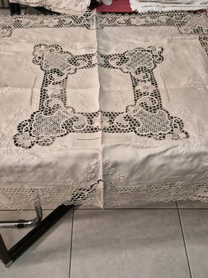 Embroidery tablecloth like new