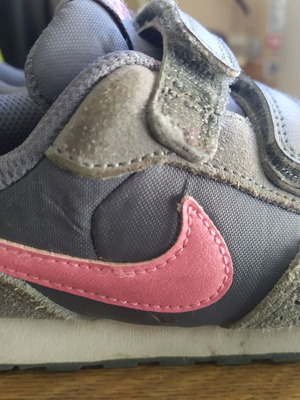 Nike παιδικά αθλητικά μεταχειρισμένα, μέγεθος 25