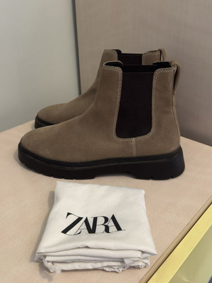 Zara Ανδρικές σουέντ δερμάτινες Chelsea μπότες μέγεθος EUR43 σαν καινούργιες μπεζ