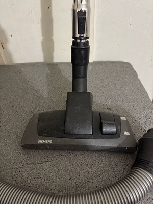 Siemens vacuum cleaner hose and nozzle like new with accessories