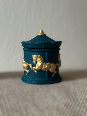 Γύψινο καρουζέλ καινούργιο με χρυσά άλογα πράσινο πετρολ