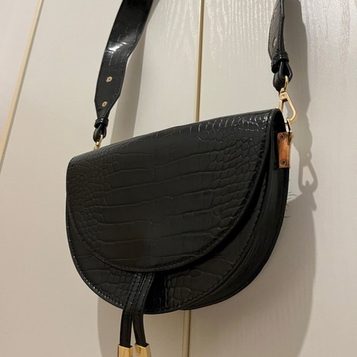 Black crossbody bag used, croco style